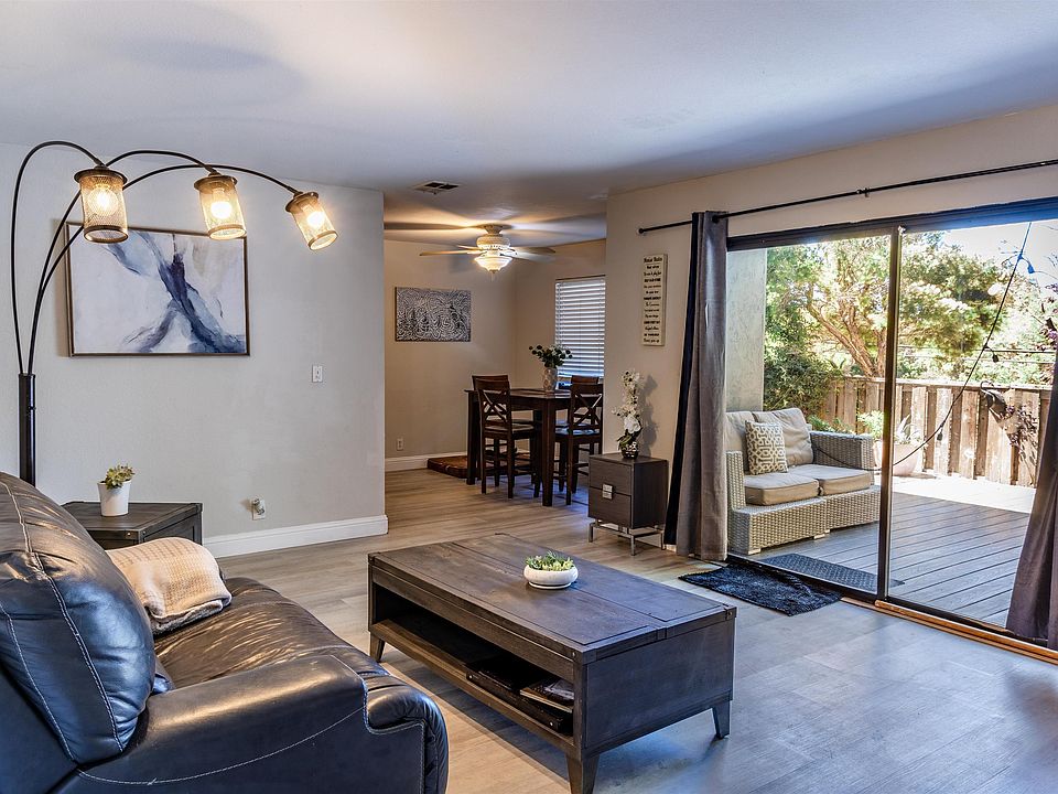 1st image of 900 Cambridge Dr Unit 31