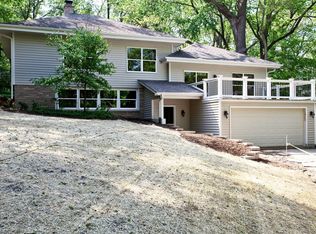 1021 Geneva Rd, Saint Charles, IL 60174