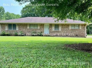 8001 Linda Lake Dr, Charlotte, NC 28215