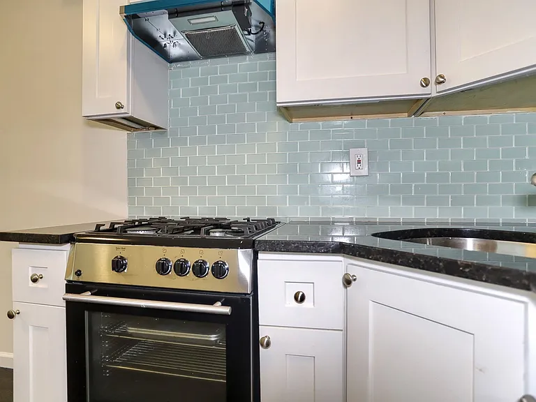 60 Webster Ave #2 — Photo 2