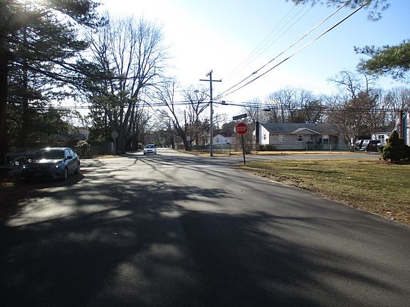 4th image of 17 Evergreen Ave