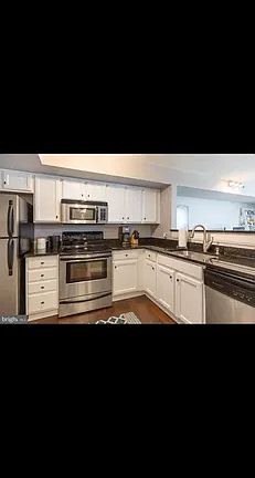 5th image of 1001 N Vermont St APT 1005
