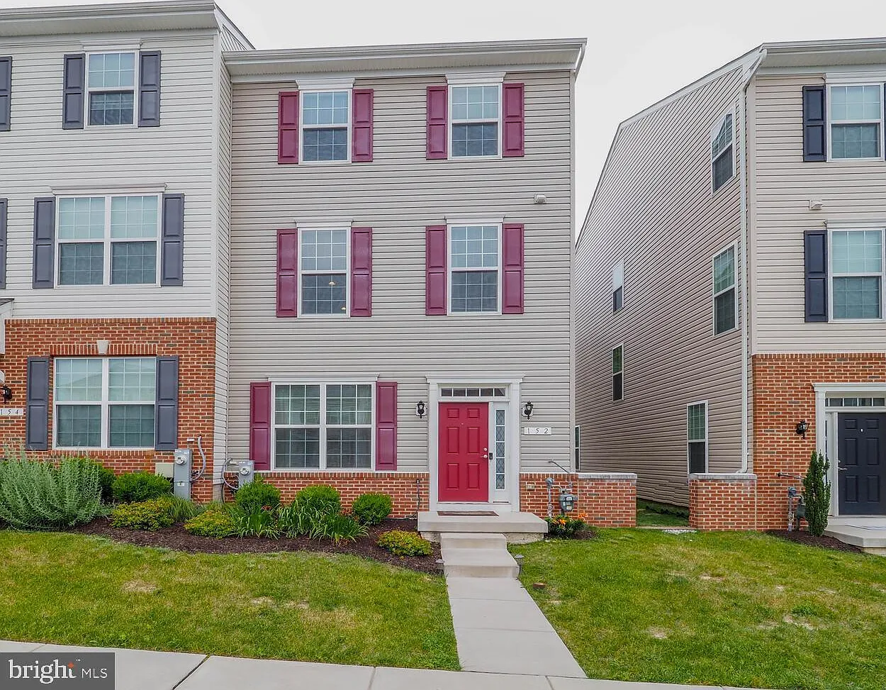 4 bed, 3.5 bath, 2200 sqft, $3,200 — Photo 1
