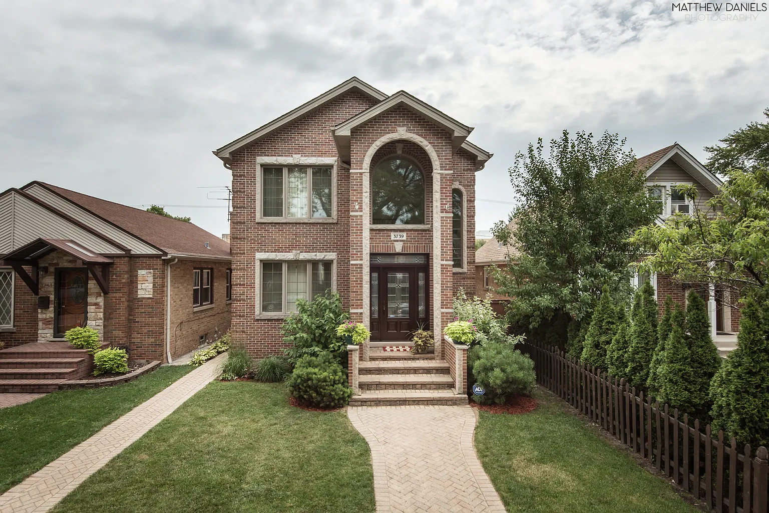3739 N Pioneer Ave photo 1