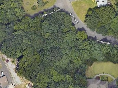Timberlane Trail, Trumbull, CT, 06611