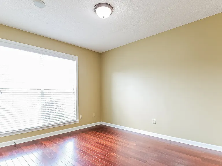 10156 Lynham Dr — Photo 12