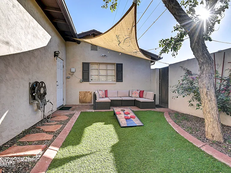 1027 W 19th St — Photo 36