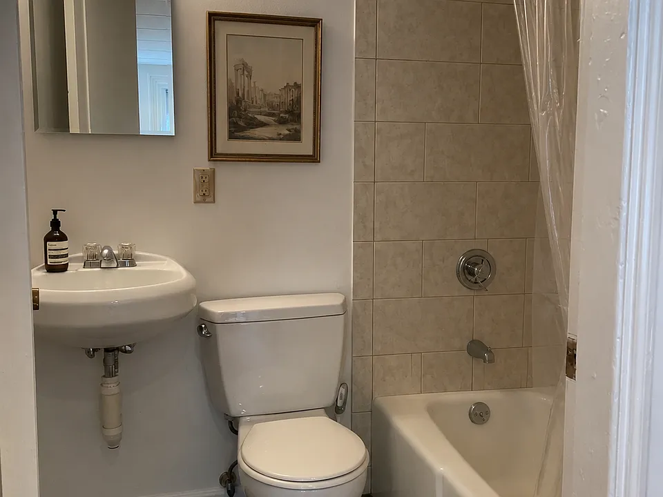 272 Newbury St #9