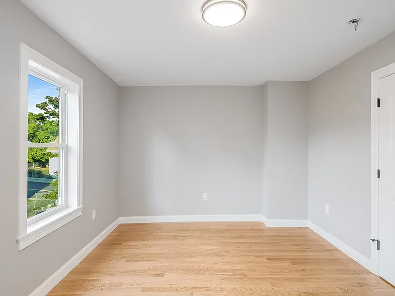 6 Greenleaf Ave #2 — Photo 16