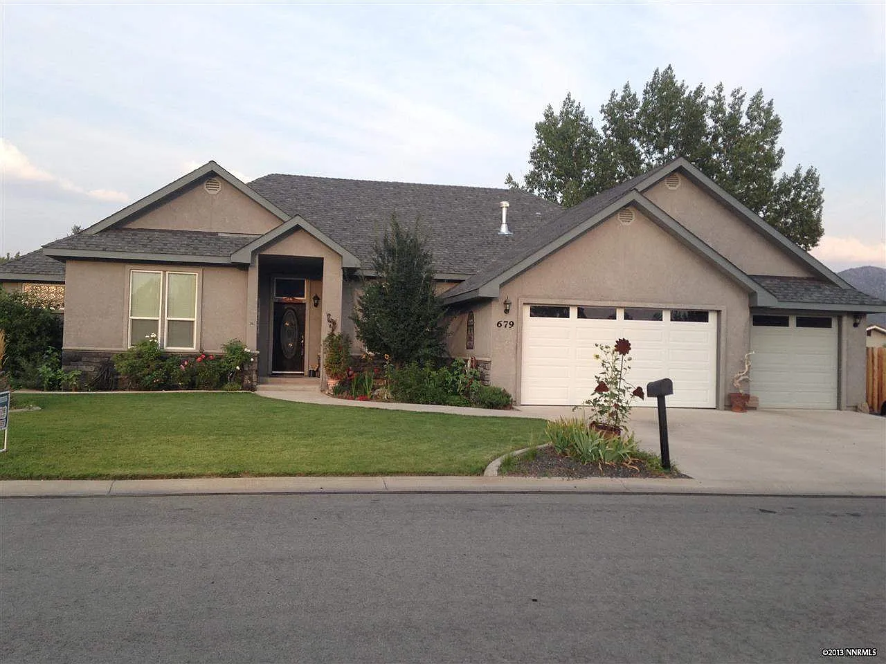 679 Meadow Ln photo 1