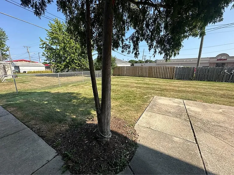 23121 Hoffman St — Photo 22