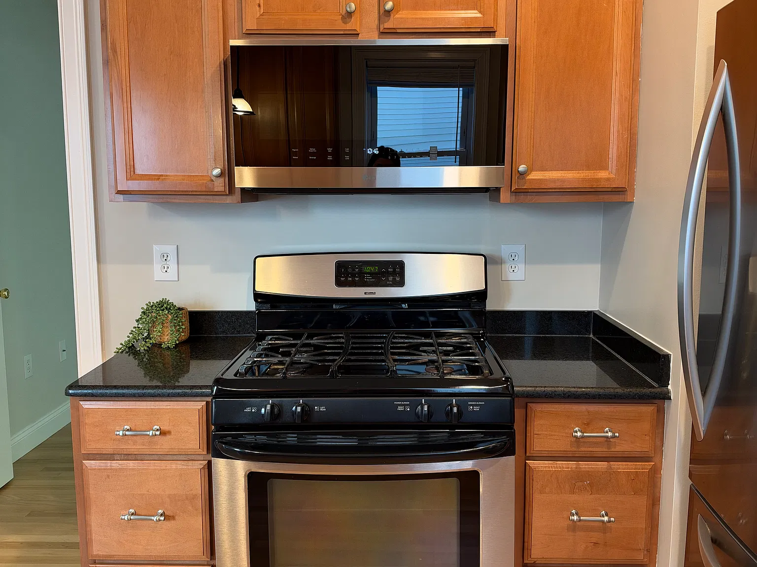 2 bed, 700 sqft, $3,250 — Photo 3