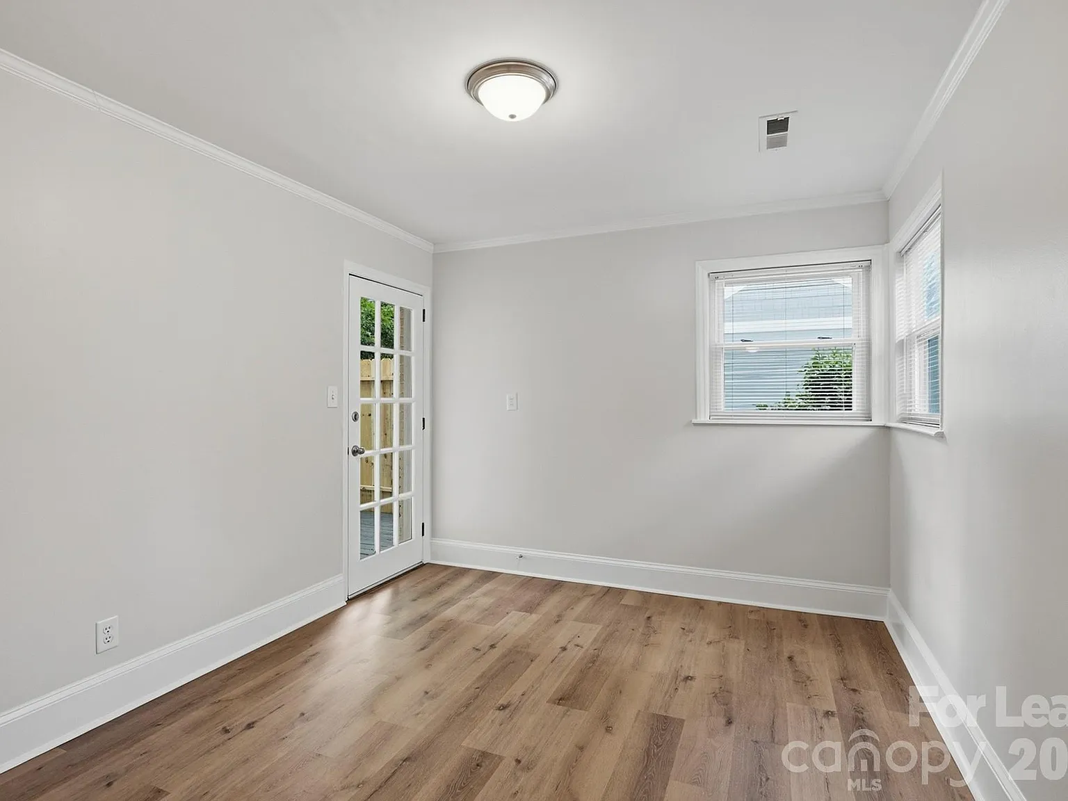 3 bed, 2.0 bath, 1446 sqft, $2,500 — Photo 4