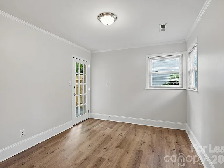 3101 Selwyn Ave — Photo 4