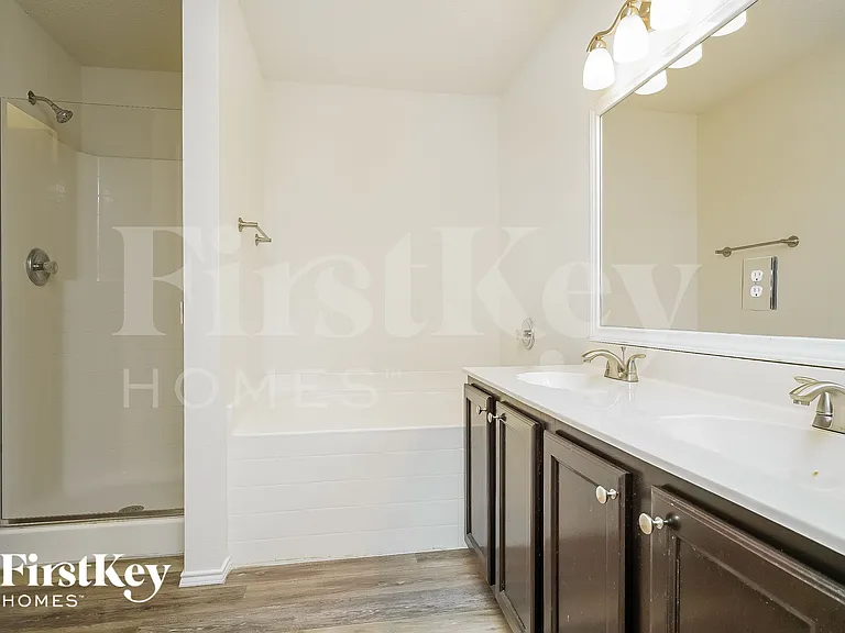 1464 Greenbrook Dr — Photo 8