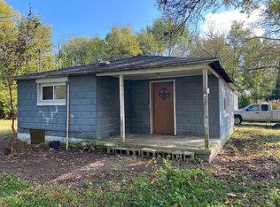 160 8th St, Carlyle, IL 62231