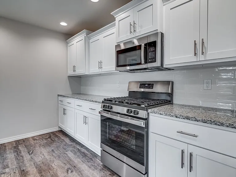 922 S Pindall Ln — Photo 2