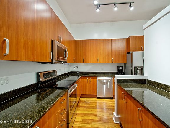 4th image of 4751 N Artesian Ave APT 203