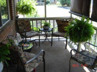 727 Kensington Dr, Heath, OH 43056