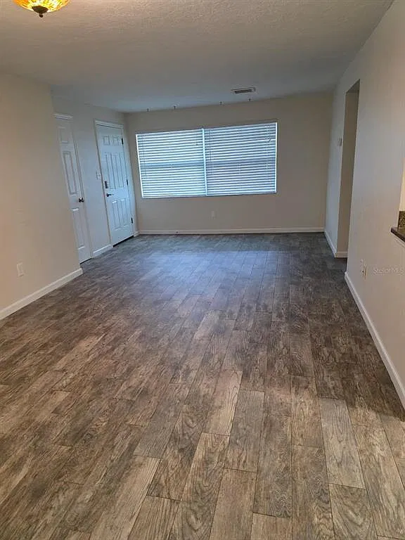 3 bed, 2.0 bath, 1200 sqft, $2,450 — Photo 4