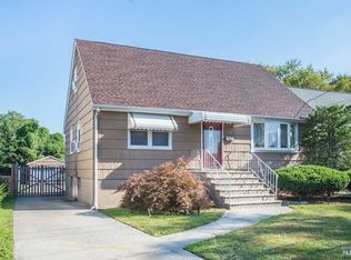 64 Grove St, South Hackensack, NJ 07606