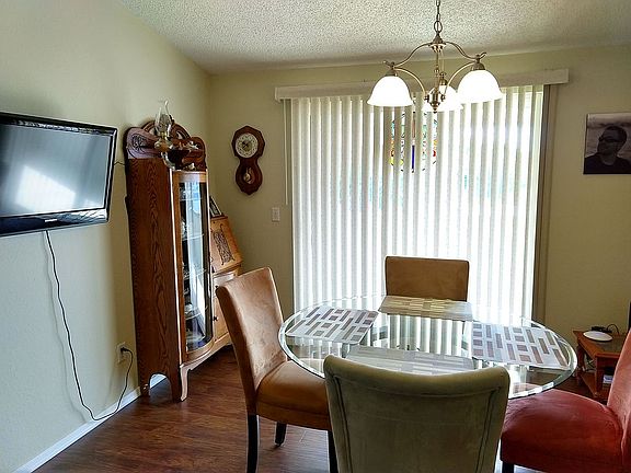 Dining/Den/Office. Your pick