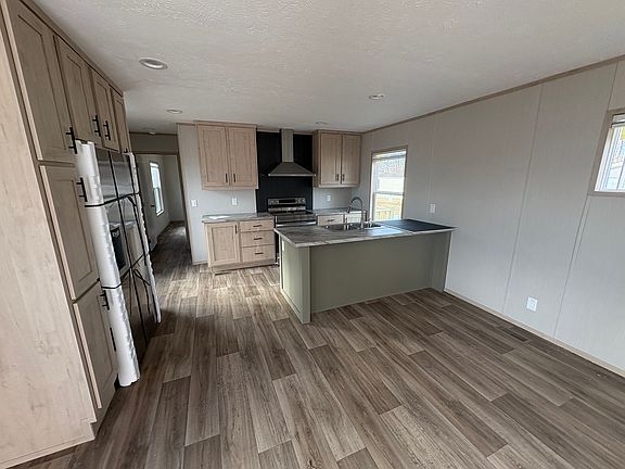 2nd image of 20 Forest Cir
