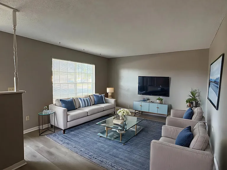 2292 Menomonee Ct — Photo 2