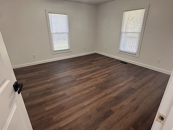 5th image of 401 Holmes St