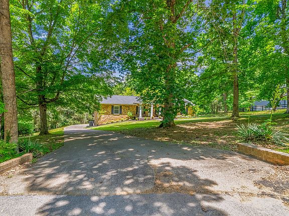 2nd image of 220 Norma Ct
