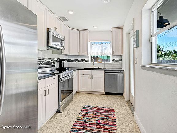 3rd image of 113 SE 2nd St