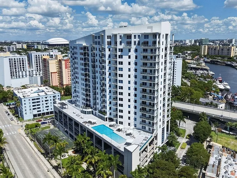 10 SW South River Dr #1010 — Photo 30