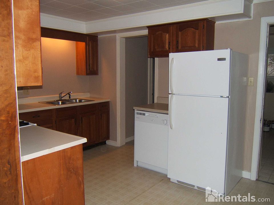1st image of 856 W 4th St