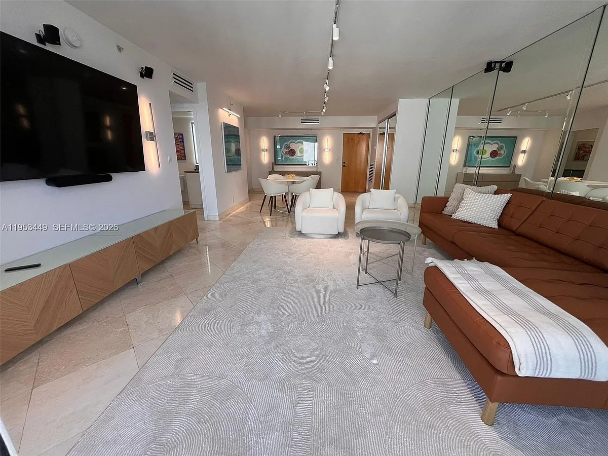 Building Photo - 9195 Collins Ave #1111