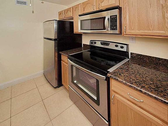 Stainless/granite kitchen