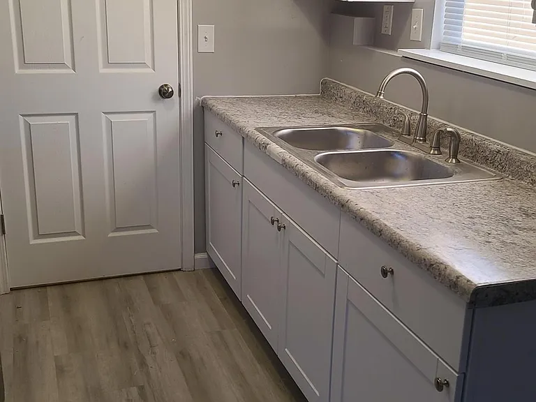 100 Sanders Ct #4 — Photo 4
