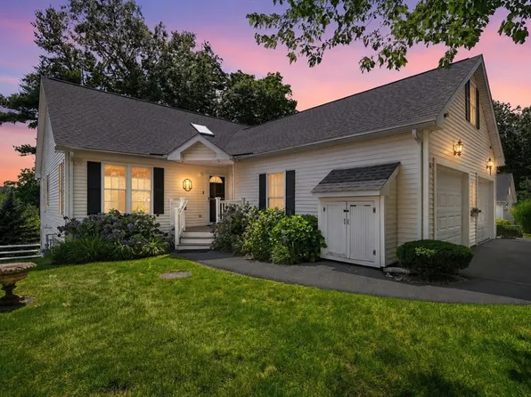 48 William Onthank Ln Unit 48, Southborough, MA 01772