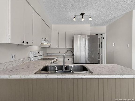 4th image of 66 Parkwood Dr