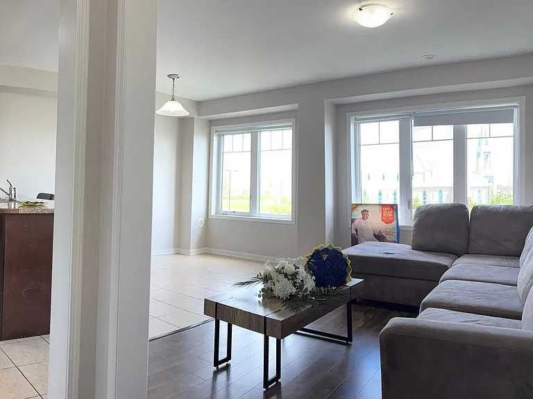 3 Vanhorne Close — Photo 16