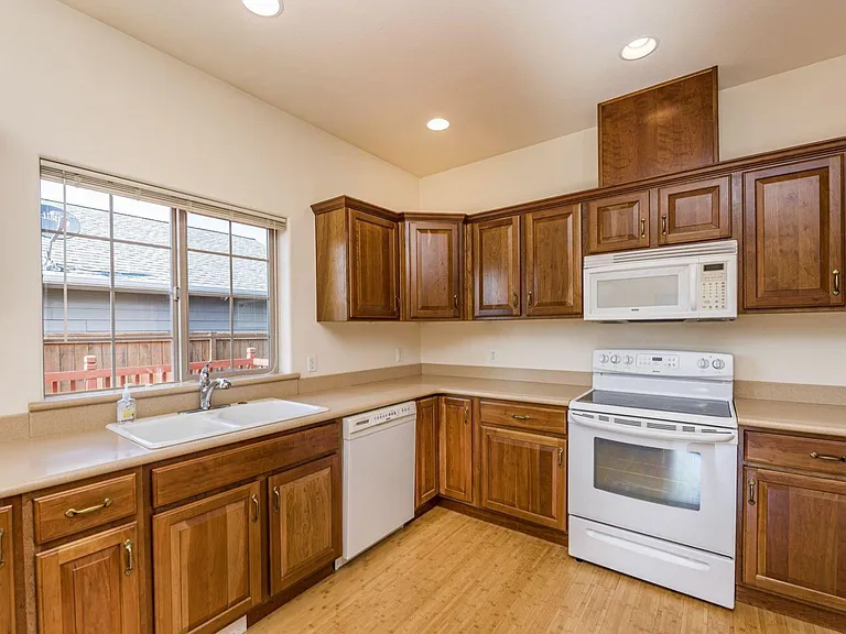 70 Nesting Pl — Photo 9