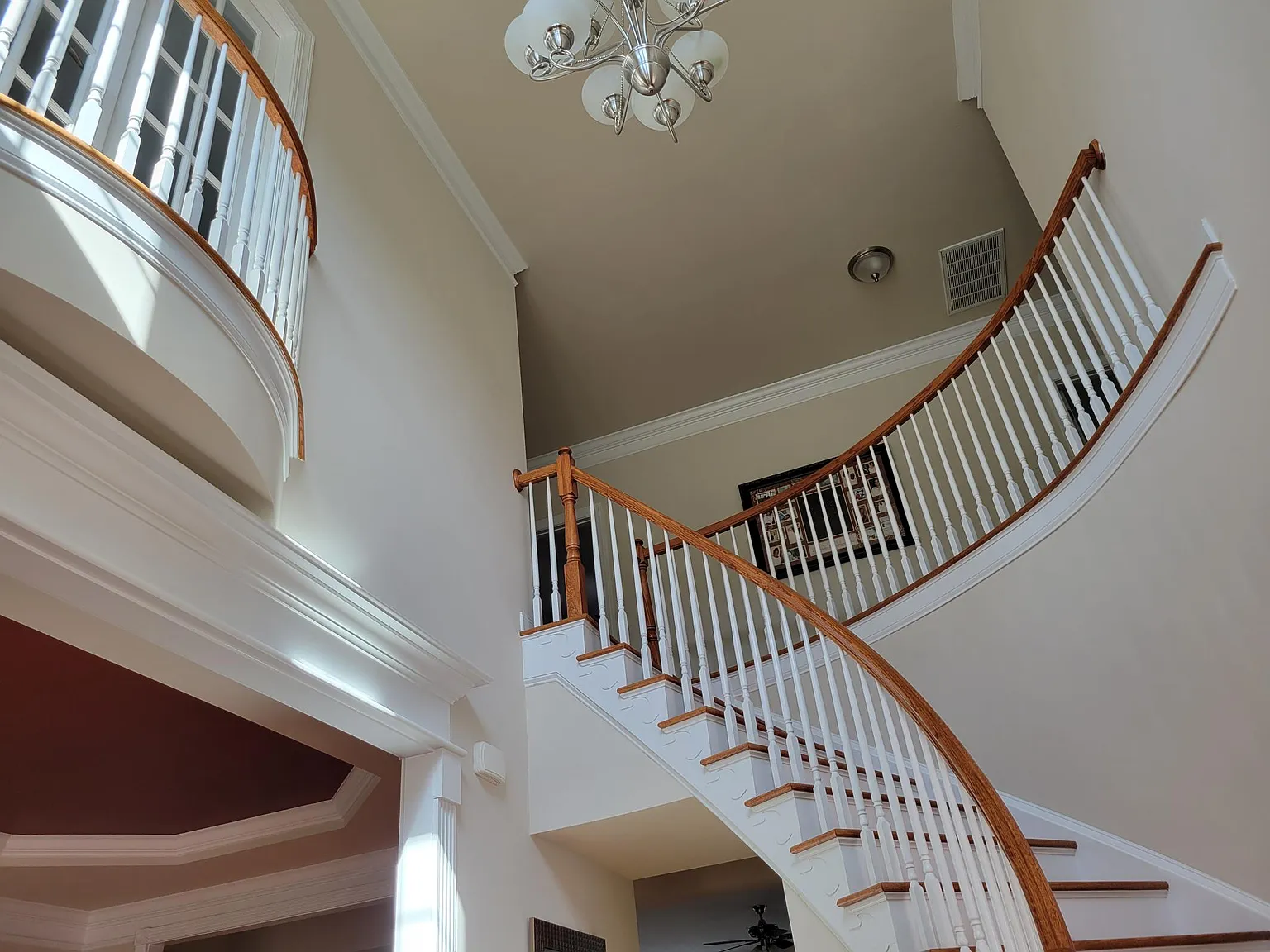 5 bed, 4642 sqft, $5,500 — Photo 2