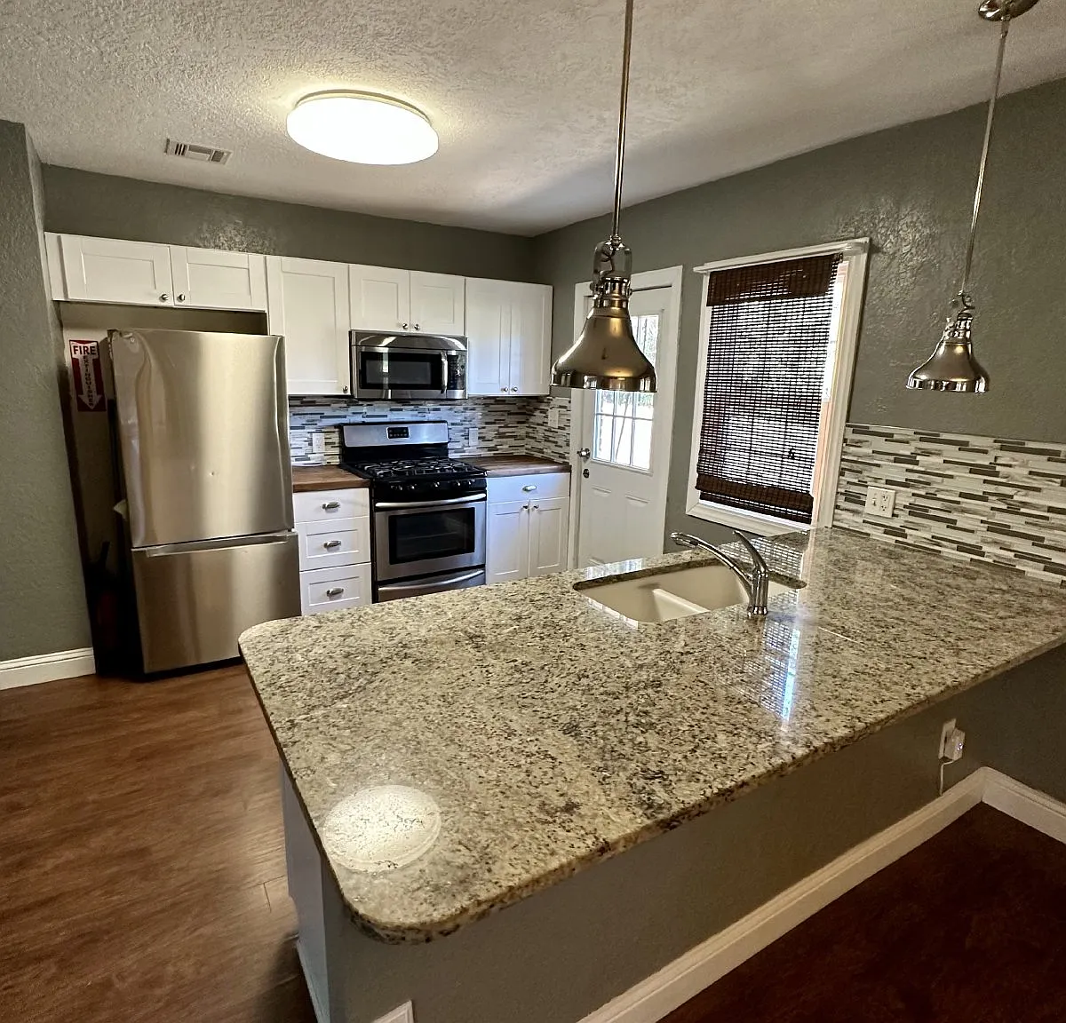 3 bed, 2.0 bath, $1,275 — Photo 3