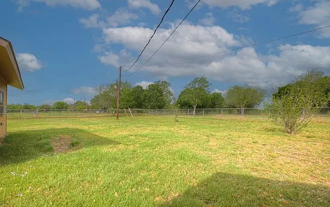 1010 Country Oak Dr — Photo 13