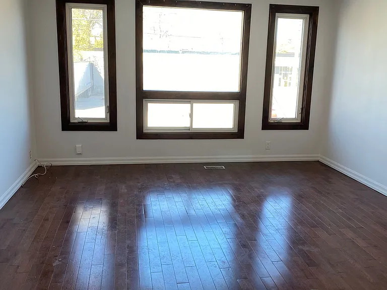 1263 Woodbine Ave #UPPER — Photo 5