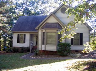 136 Woodland Ridge Dr, Fuquay Varina, NC 27526