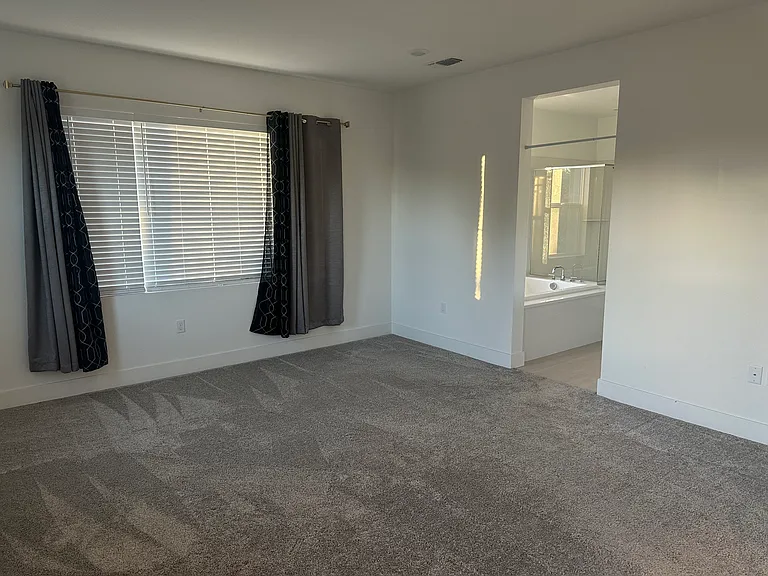 402 N Estes Way — Photo 8