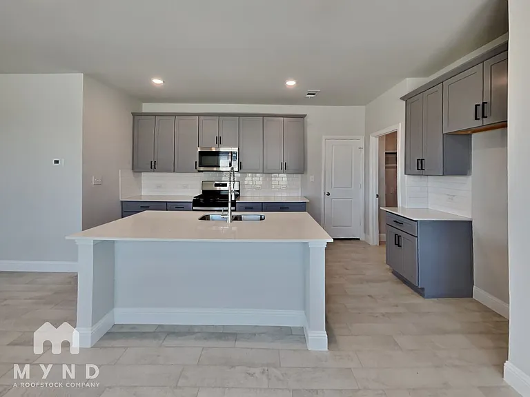 432 Oceania Ln — Photo 3