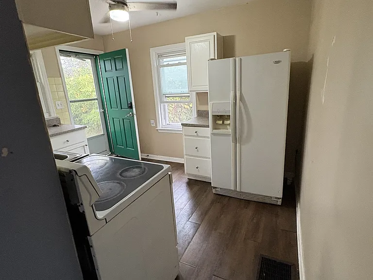 2504 Vendome Dr — Photo 7
