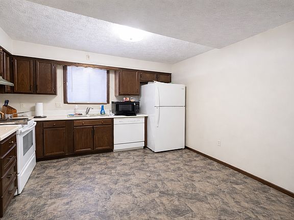 4th image of 832 W 6th St N #322-13
