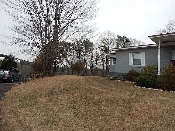 3rd image of 320 Shortys Hill Dr